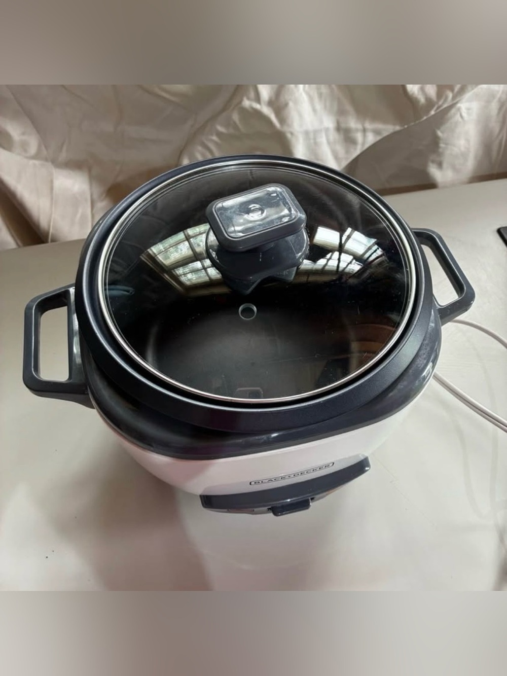 BLACK+DECKER Small Electric Rice Cooker 14 Cup Cooked/7 Cup Uncooked - Picture 4 of 16